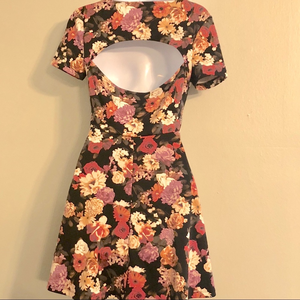Sexy Floral Stretchy Summer Open Back Dress - Picture 2 of 5
